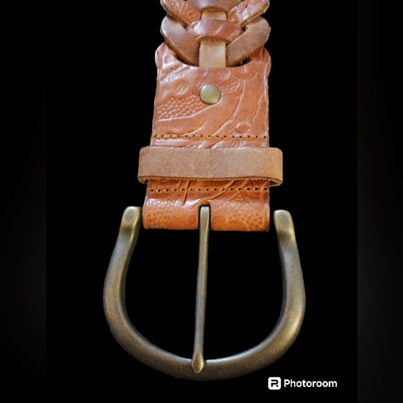 Fossil leather belt, chain woven, tooled flowers on end. Womens. Size Medium. - Picture 5 of 8